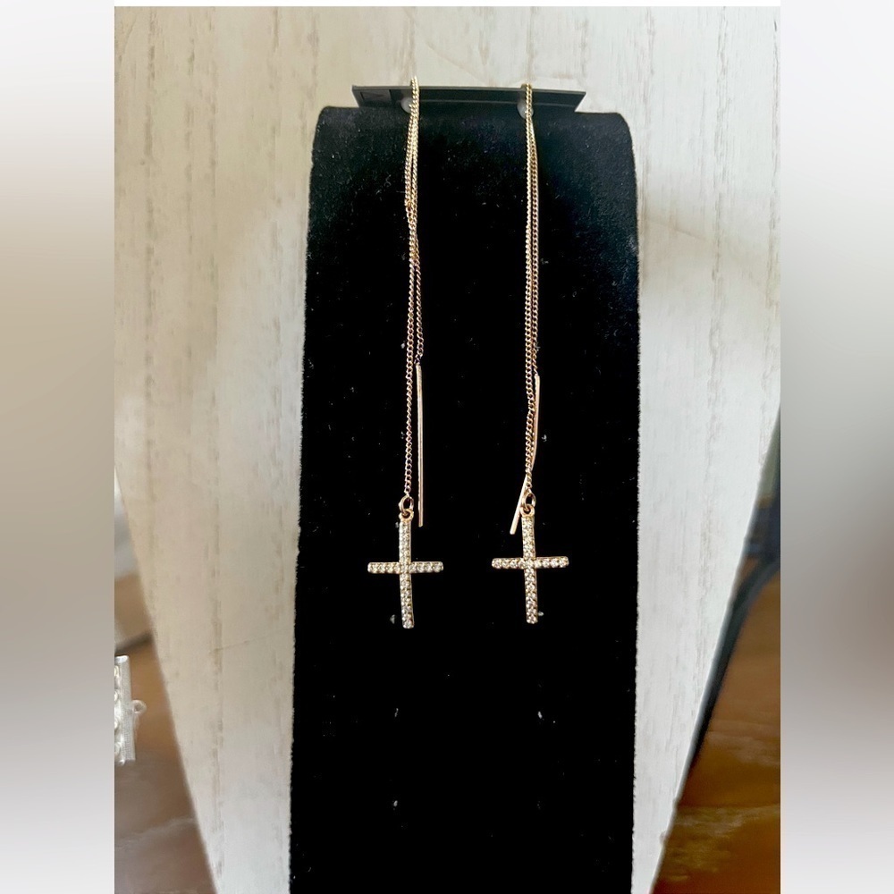 🖤 STATEMENT low drop cross earrings – cubic zirconia, brand new